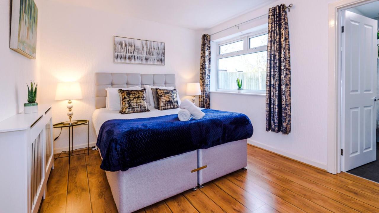 Newhall Road - 4 Bedroom Chester Home - Parking Wervin Eksteriør billede