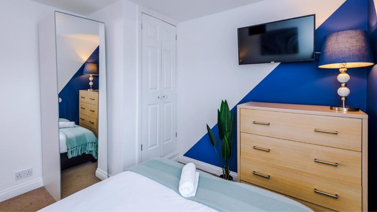 Newhall Road - 4 Bedroom Chester Home - Parking Wervin Eksteriør billede
