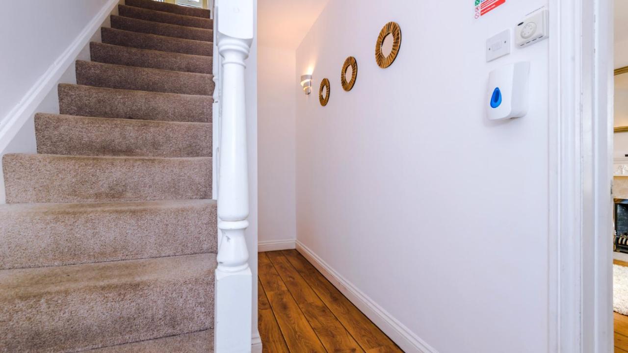 Newhall Road - 4 Bedroom Chester Home - Parking Wervin Eksteriør billede