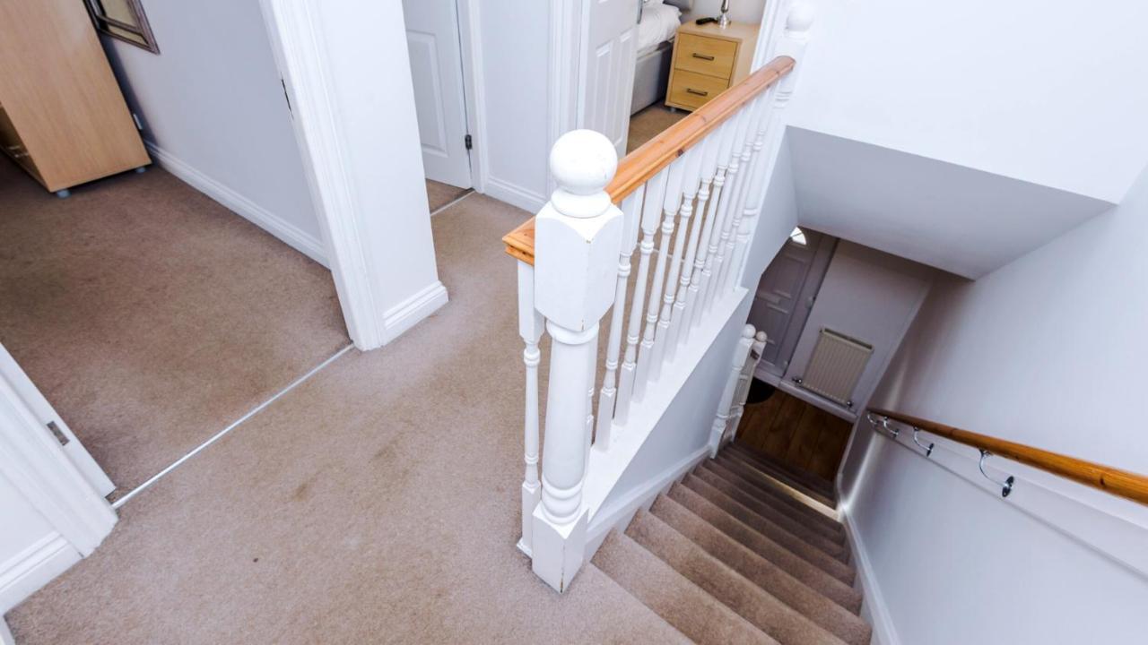 Newhall Road - 4 Bedroom Chester Home - Parking Wervin Eksteriør billede
