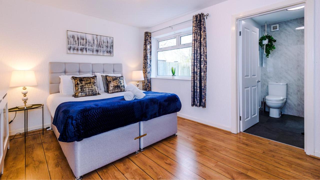 Newhall Road - 4 Bedroom Chester Home - Parking Wervin Eksteriør billede